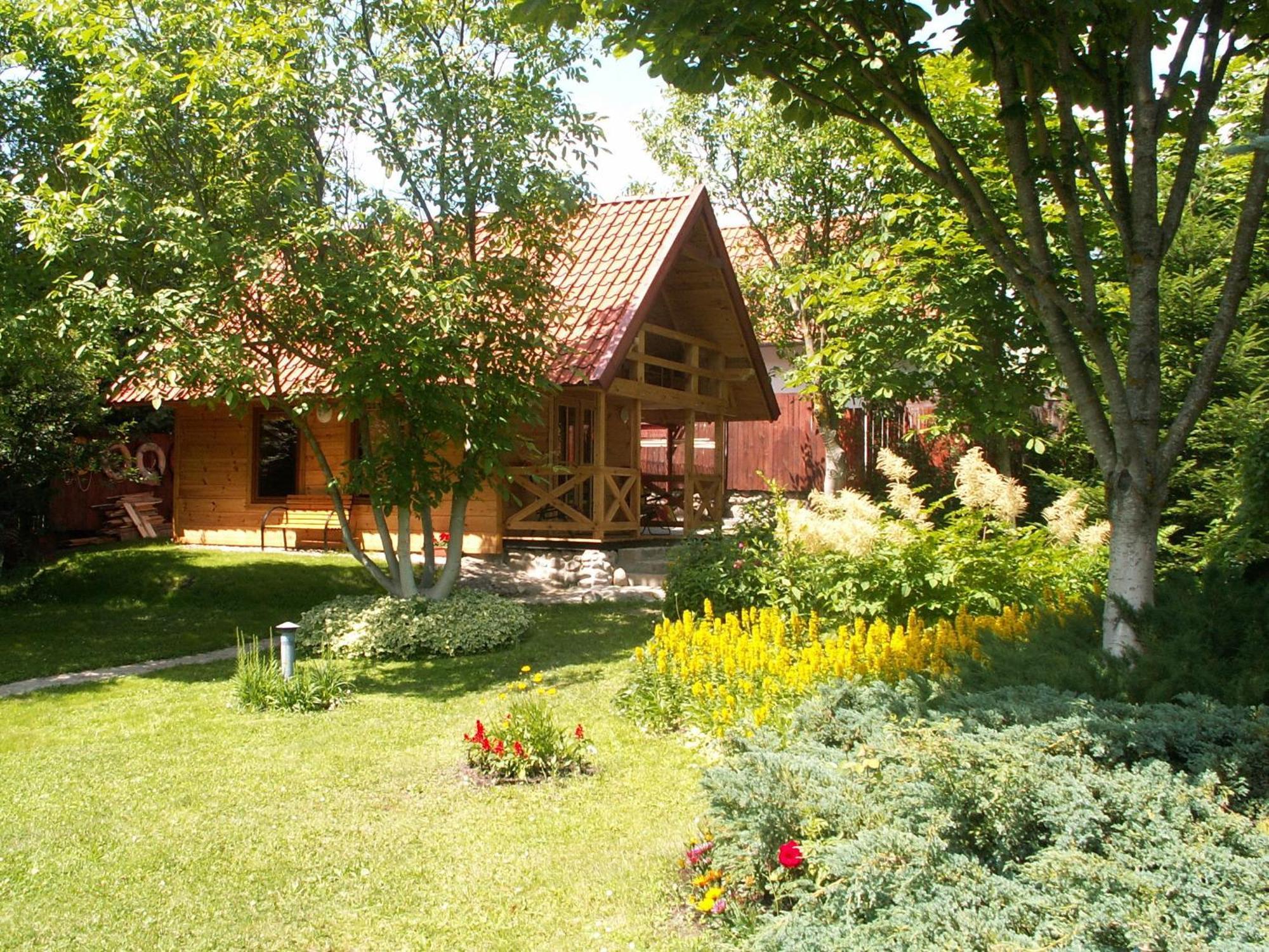 Marina Bajana Lodge *